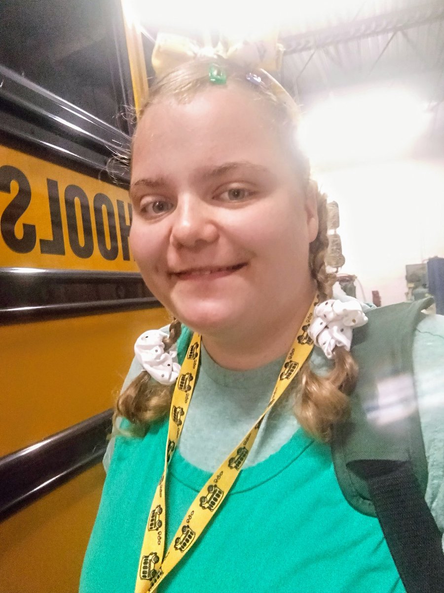AshleyDeMoss6's tweet photo. First day back at work! #SchoolBusDriver #SchoolBusDriverLife https://t.co/tk0PbAiW05