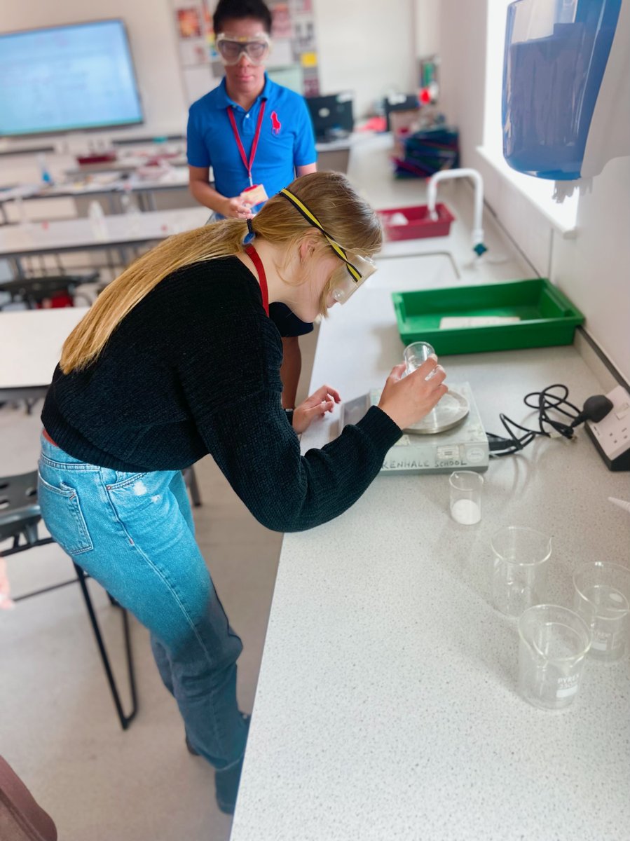 Brakenhale's tweet photo. Practical lessons are well underway! Here are some snaps from Mrs Powell's Year 12 Chemistry lesson this morning.
#teambrakenhale #startingwithabang
@GreenshawTrust @MrsPow_SciSLT https://t.co/6zkGjbobwQ