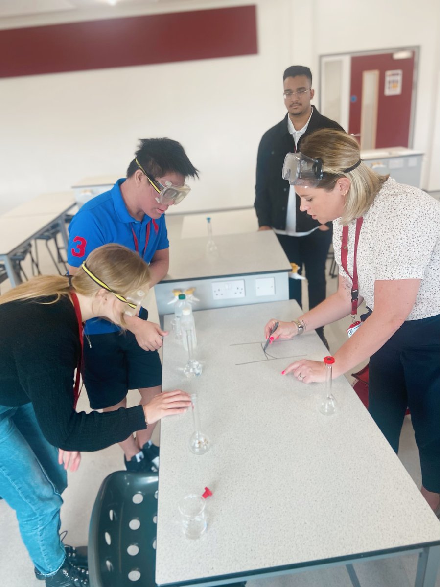 Brakenhale's tweet photo. Practical lessons are well underway! Here are some snaps from Mrs Powell's Year 12 Chemistry lesson this morning.
#teambrakenhale #startingwithabang
@GreenshawTrust @MrsPow_SciSLT https://t.co/6zkGjbobwQ