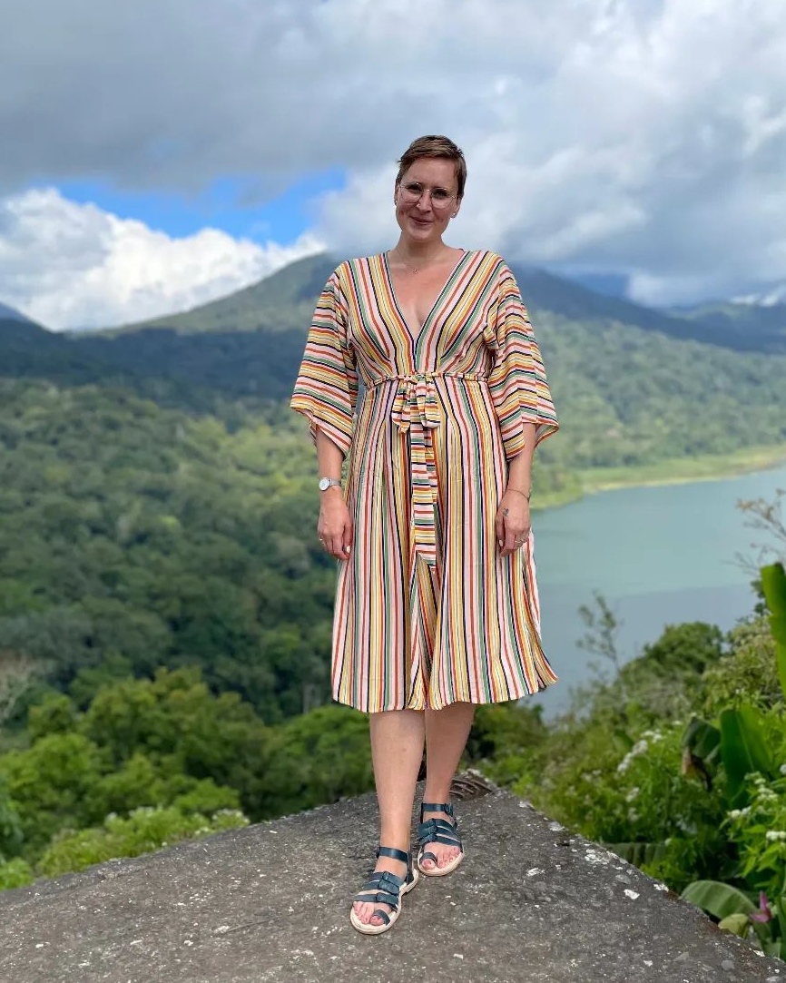 SimpMcCalls's tweet photo. What a beautiful shot of V1735 by Camilla @bymillamutten in Bali.  She even made her sandals! So creative.

https://t.co/oNcN7RCUsa

#v9253 #V1735 #vogue9253 #Vogue1735 #VeryEasyVogue #VogueSewingPatterns #DressmakersofInstagram #SewistsOfInstagram #ModernMakers #MaxiDressPattern https://t.co/7j6X9GSeZd