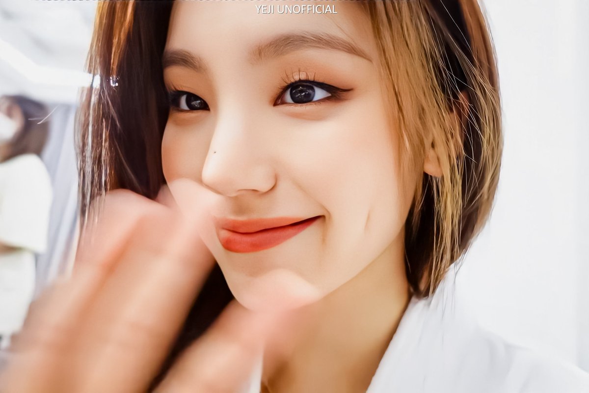 yeji unofficial tweet media