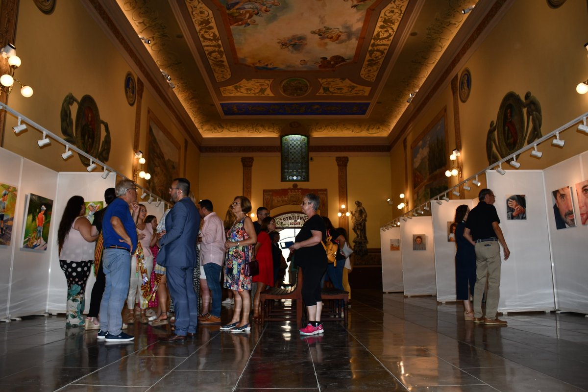 regvilaoficial's tweet photo. Últims dos dies per a visitar l'exposició de pintura al nostre saló per les festes de la #MDG22.
🕗 De les 18.30 a 20.30 h
📍 Comunitat de Regants, c/ Mestre Goterris, 11 https://t.co/OyoH8d47dE