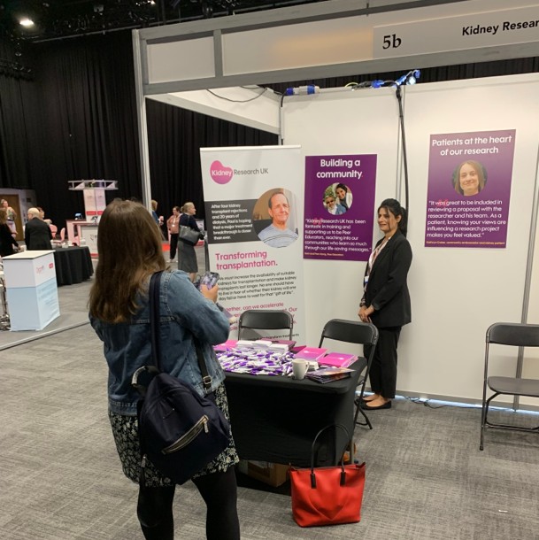 The people you see at <a href="/BTStransplant/">BTS</a> #BTS2022!

Here's some members of the team at Birmingham Hospital snapping a pic of themselves with two of our peer educators, Sam and Pam Kang, who they both know so well from their work alongside the hospital 📸