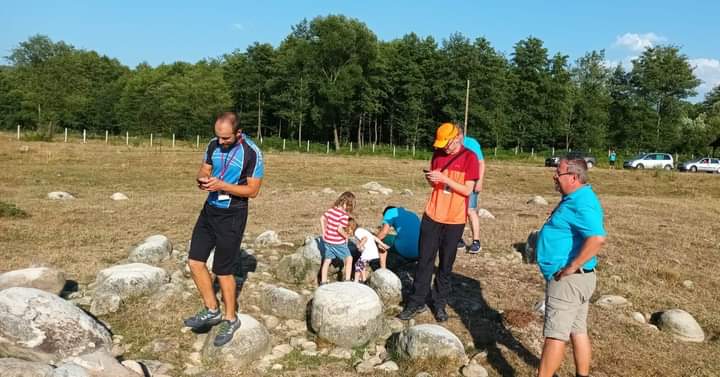From the International Space Station to a container ship around the world, the discovery of geocaches challenges adults and children to outdoor adventure. In Geopark, we adopted the promotion of routes through geocaching. we can provide information without putting many  panels