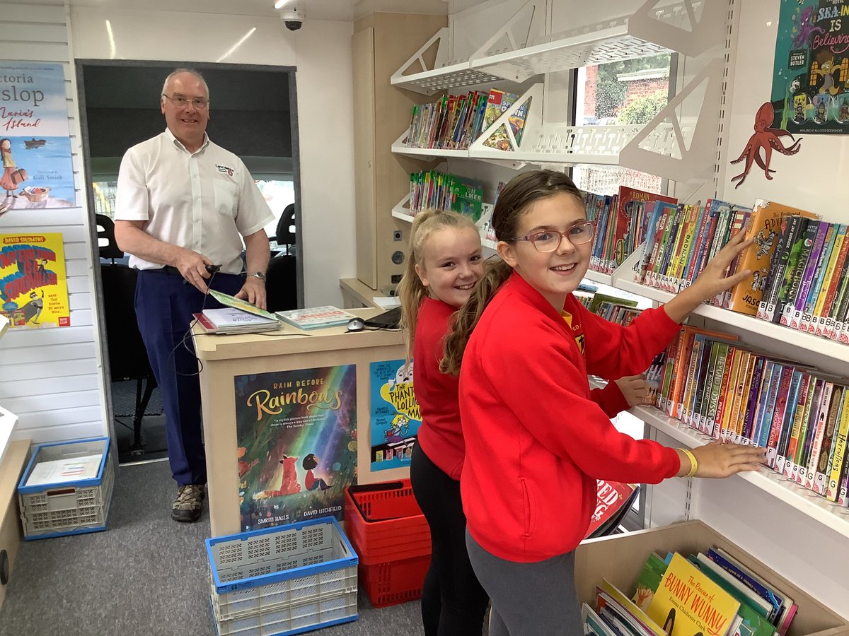 Children choosing NEW books for our school library, helping to launch our Year of Reading @LancashireSLS #readingforpleasure #LancsSLS @ALPSITnews