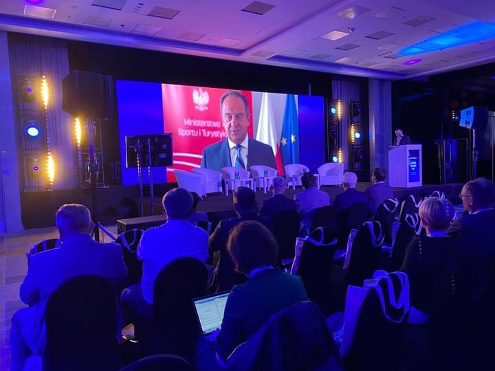 SPORT_GOV_PL's tweet photo. Min. Andrzej @GutMostowy otworzył 7. Forum Hotelarzy #IGHP. Podsumowanie roku przez prezesa Izby Ireneusza Węgłowskiego rozpoczęło dyskusję o aktualnych wyzwaniach branży. https://t.co/YfRvS58s8Y
