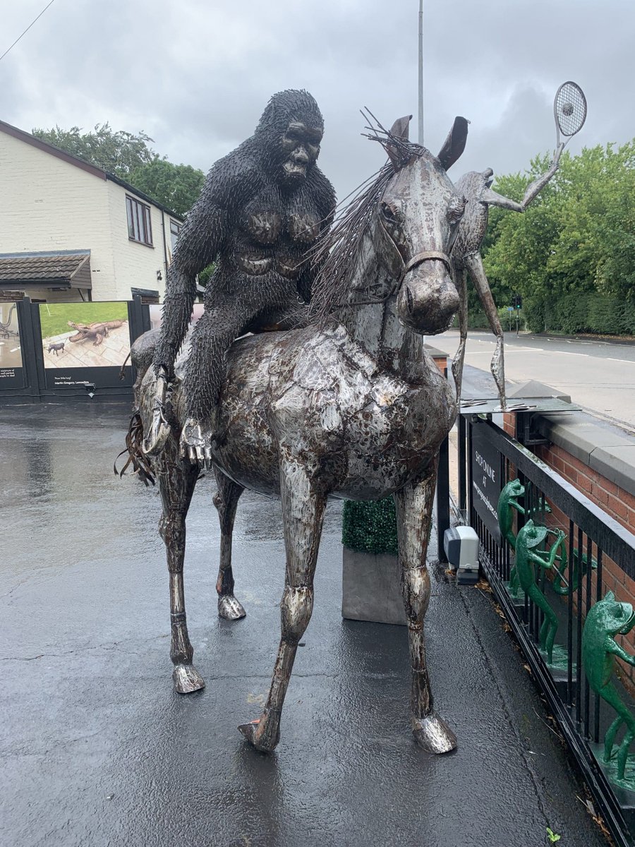 🐒 Have you seen some of the brand new products recently arrived to Pangea? 🦖

From Gorillas, Chimps, Crocodiles. Ostrich and even Dinosaurs! 🐊

pangeasculptures.com/product-catego…
-
-
#pangea #pangeasculptures #planetoftheapes #apes #caesar #gorilla #crocodile #trex #dinosaur #sculpture