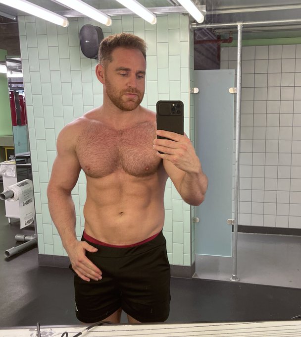 Feeling positive today and happy with my body progress! https://t.co/HGhXpha5cl