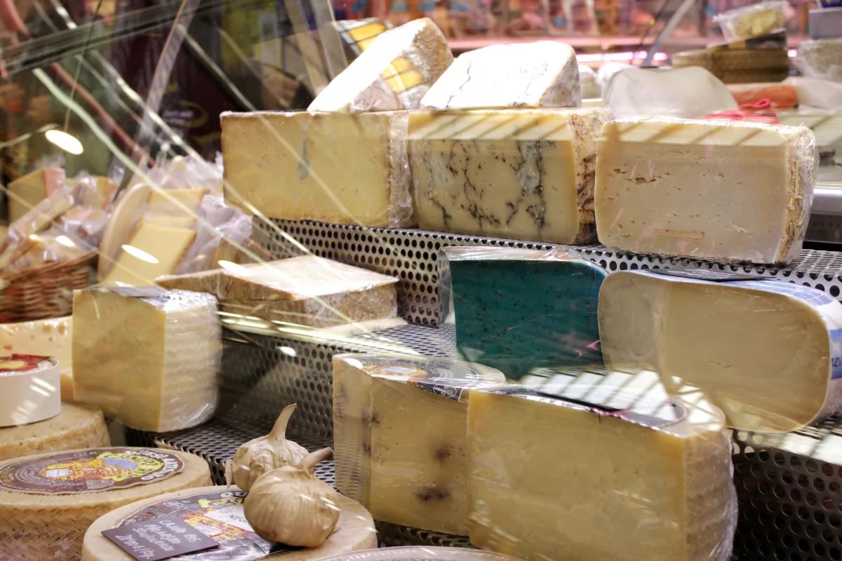 BonViveurSpain's tweet photo. 🧀 Una tabla de #quesos es la cena perfecta para cuando queremos un picoteo sencillo y rápido después del trabajo. ¿Quieres unos consejos para que sea más apetitosa y equilibrada? 😋 Say cheese! 
👉 https://t.co/CG5631KySJ

#queso #tabladequeso #queserías #cheese #Cenando #cenas https://t.co/McNvMzB8rN