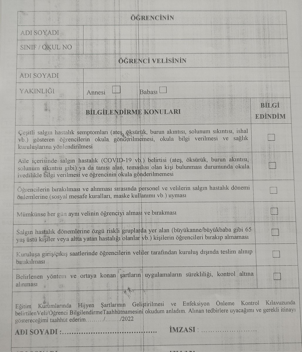 Bazı okullarda velilerden istenen evrak listesi: 'Aşı kartı fotokopisi' Bilgilendirme formunda: 'sosyal mesafe, maske' masalları. Kimse bunlara zorlayamaz. Rızanız yoksa mutlaka dilekçe verin. Zorluk durumunda görüntü çekin. Suç değil. Kendiniz tutanak tutun.
#GeliyorGelmekteOlan