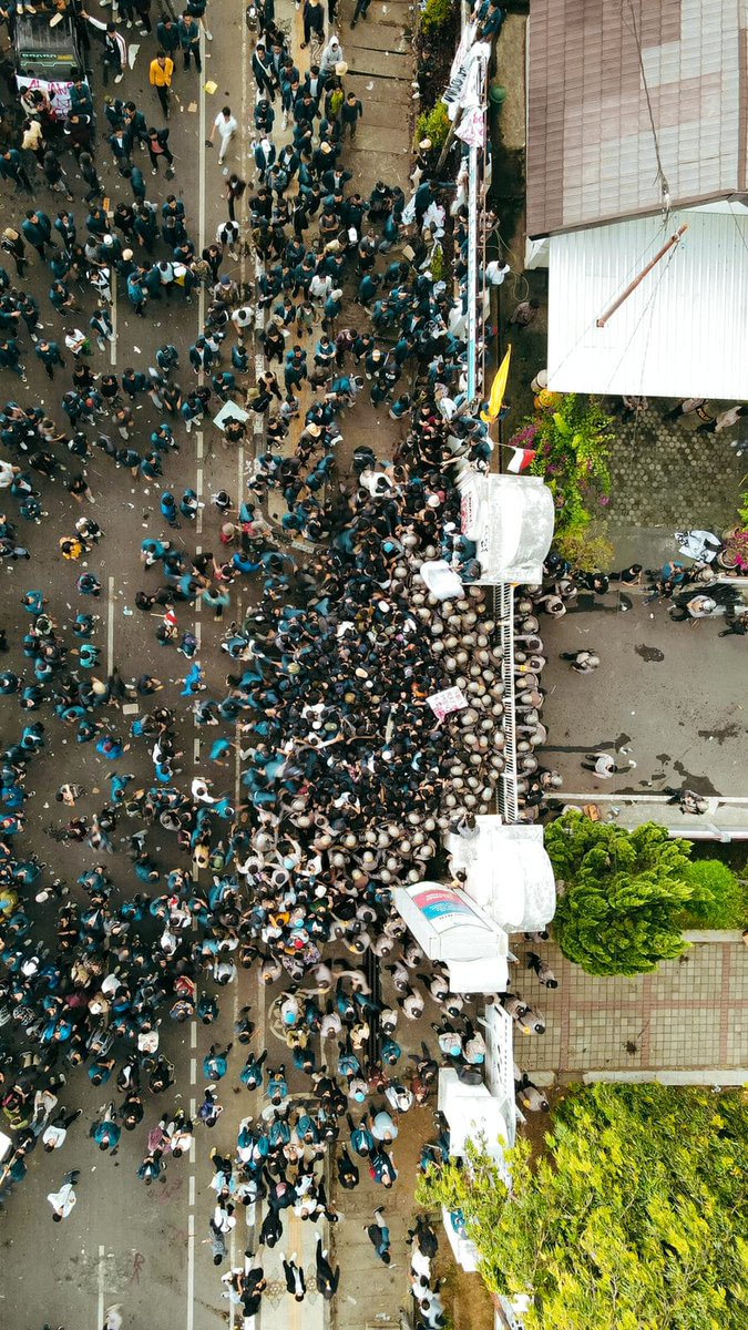 Aziz_lintang's tweet photo. Gelombang gerakan Mahasiswa hari ini yang begitu besar menunjukkan bahwa kebijakan menaikkan harga BBM ini benar² perlu dikaji ulang

#NTB_Menggugat
#BatalkanKenaikanBBM https://t.co/yhl3WzMMWu