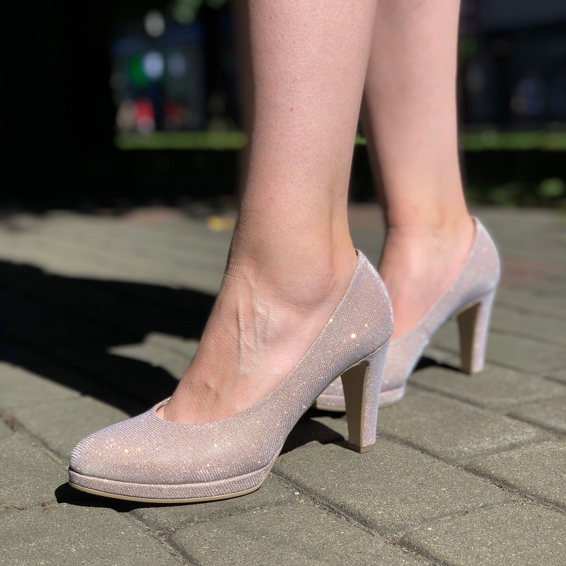 ZaigaUzSalas's tweet photo. Vai viņa nav burvīga? Un kurpes arī protams! ✨
👠 #Gabor 41-43.5
https://t.co/JrIIGhWzZS
Isn't she gorgeous? And shoes too of course! ✨
#tallstyle #tallfashion #bigshoes #largeshoes https://t.co/F1qrDGEUyv