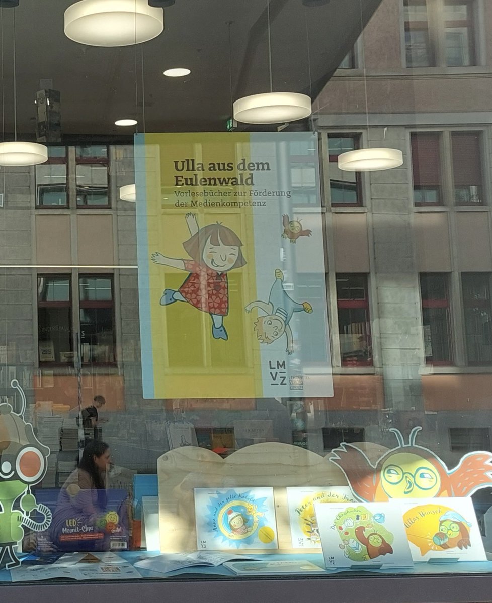 ⭐️Guck mal, wer da fliegt!⭐️
Im #lernmedienshop bei der <a href="/PHZH/">PHZH</a> sind die Eulen los.
Ulla lehrt kleinen (ab 3 Jahren) bis grösseren (bis 3. Klasse) Kindern spielerisch, was sich hinter Medienkompetenz verbirgt☀️🦉. 
Mehr Infos gibts auf:
ulladieeule.ch
#medienbildung