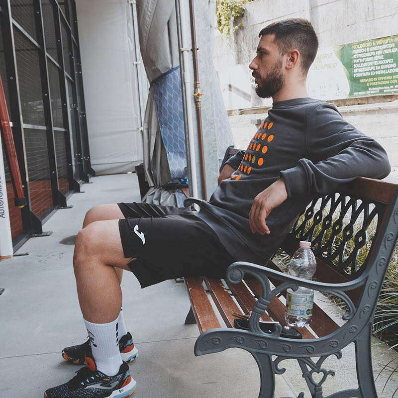 BrogsLine's tweet image. Felpa DIAMOND💎

La felpa della nostra collezione estiva, girocollo e dal tessuto morbido e leggero.

Può essere abbinata alla t-shirt #diamond.
Averla, farà di te il vero diamante.

Disponibile su BROGS.IT

#brogs #brogspadelline #padel #sport #padelmania