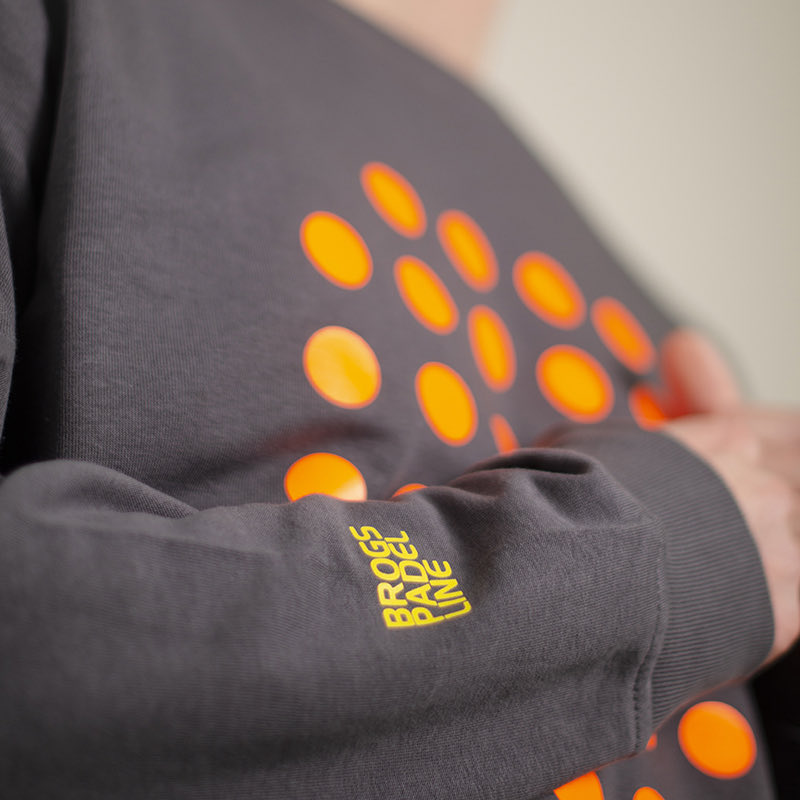 BrogsLine's tweet image. Felpa DIAMOND💎

La felpa della nostra collezione estiva, girocollo e dal tessuto morbido e leggero.

Può essere abbinata alla t-shirt #diamond.
Averla, farà di te il vero diamante.

Disponibile su BROGS.IT

#brogs #brogspadelline #padel #sport #padelmania