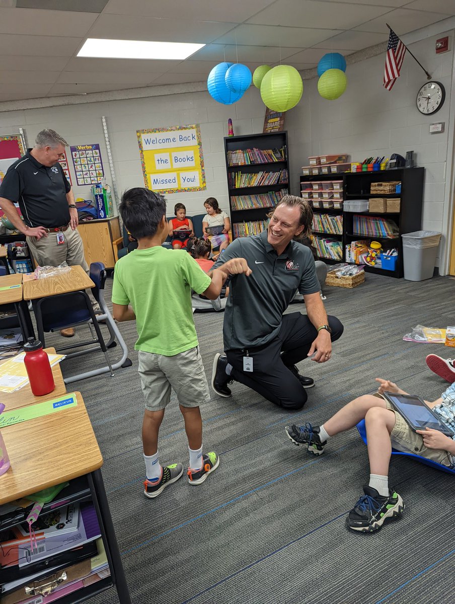magshmk's tweet photo. The school visiting crew is back together this morning with a new BOE member! @joebeveridge1 
So fun to see all the learning and fun at  Fairview and Rolling Ridge.  @DrMac2016 @KCSooner77 
@olatheschools #OPSForTheirFuture https://t.co/itJEY9ZZjZ