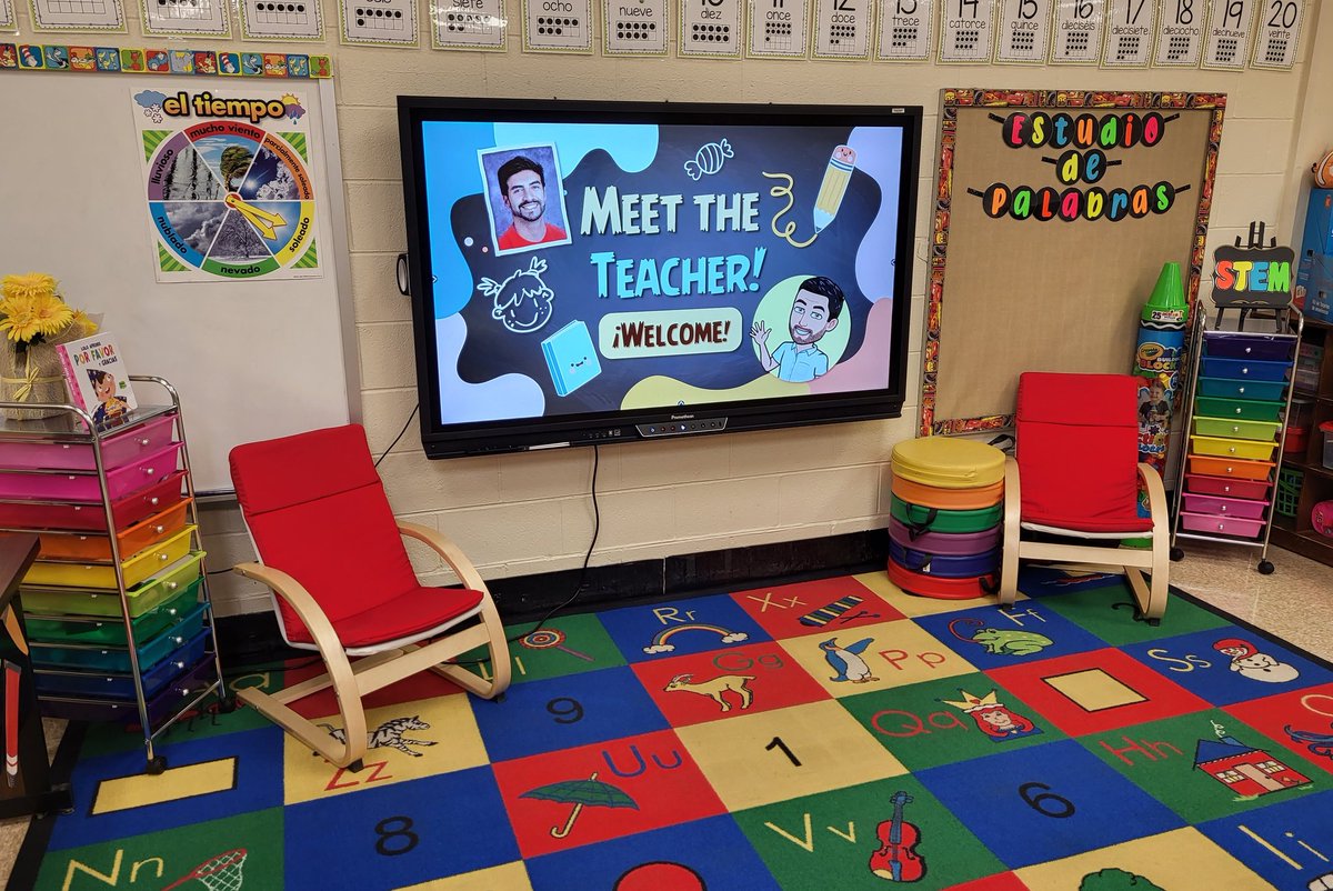 FelipeSPteacher's tweet photo. More than ready for #MeetTheTeacher day! This year I added more areas so my kids will feel comfortable working in my classroom! Also, my new co-teacher @CatalinaOrtizS0 (from Chile) is already providing ideas, so she's doing amazing! 👏 Let's go! #DCSBetterTogether #OpenHouse https://t.co/J6uEewkY5a