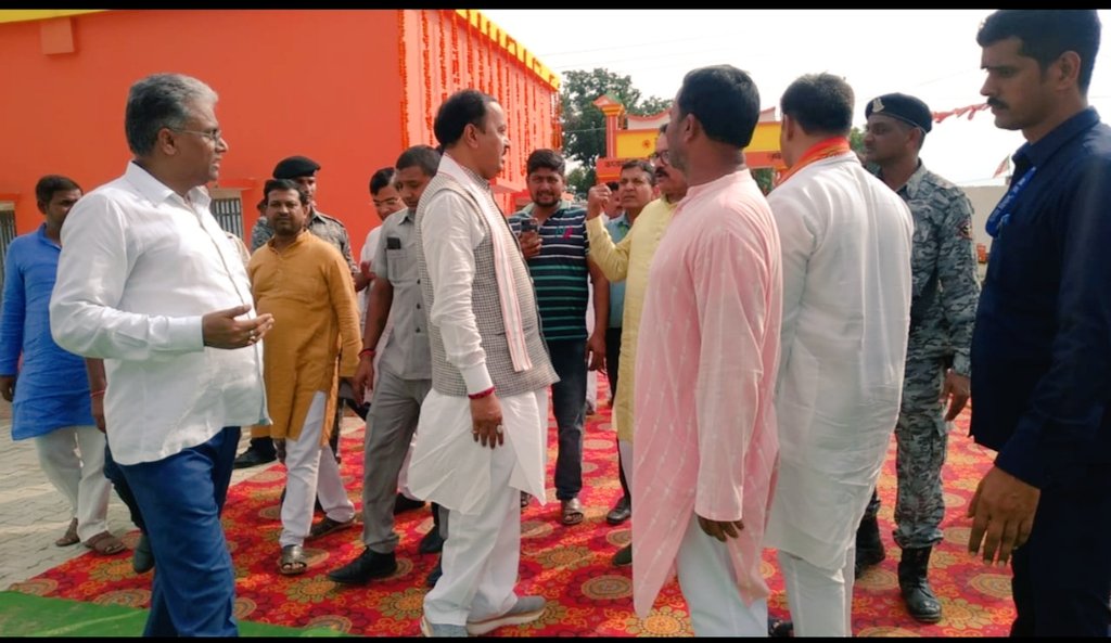 DproKannauj's tweet photo. उप मुख्यमंत्री उत्तर प्रदेश सरकार मा.श्री केशव प्रसाद मौर्य जी द्वारा आज जनपद भ्रमण के दौरान कई परियोजनाओं के  निरीक्षण के साथ सामुदायिक शौचालय और पंचायत सचिवालय का भी निरीक्षण किया गया। पंचायत सहायक से संवाद भी किया गया। @dm_kannauj @uppanchayatiraj @anujias09 @CMOfficeUP https://t.co/dYDZzxC3ip