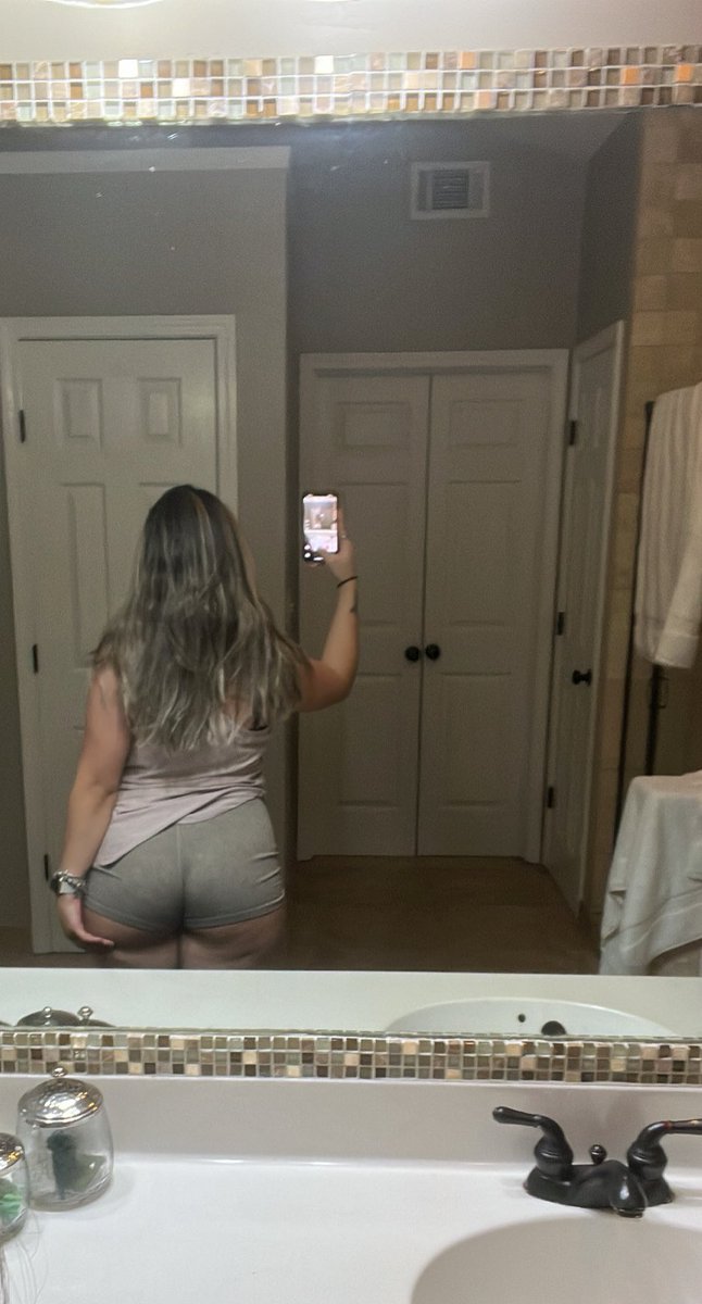 lesgaarcia_'s tweet image. Having a baby definitely made my ass fatter, thank u Enzo 🫦🫶🏼😩🦵🥰