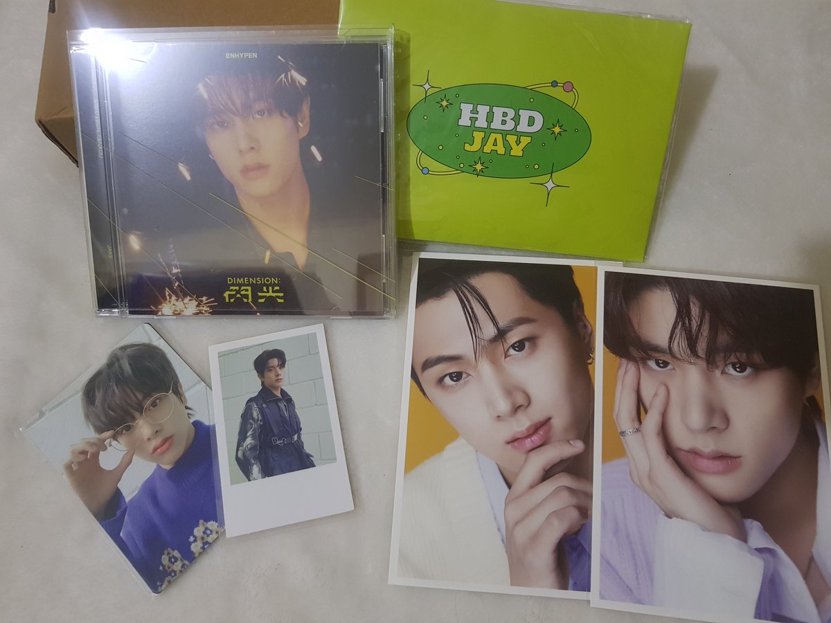 sjyfinds's tweet photo. came back just to give a proper fb for my new consol. ><

: @dypogicartz

– hii sammyy, sorry for the vvv late fb ㅠㅠ last weekend lang me nagka time to open my 1st box from u. t--t anw, got my items complete and well packed! thank you sm for taking care of my stuffs, for + https://t.co/Vxc2SQ5yt2
