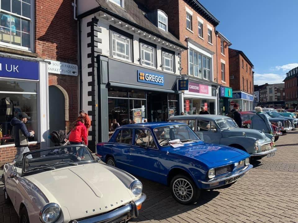 MeltonBid's tweet photo. The vintage &amp; classic cars will be back in the town centre again tomorrow from 5pm to kickstart the Bank Holiday weekend #melton #meltonmowbray #vintage #classiccar #towncentre #bankholidayweekend #eatlocal #drinklocal https://t.co/hvyGdYunHn
