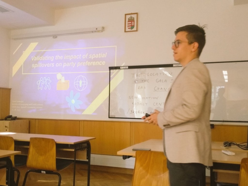 k_zabarina's tweet image. &quot;An increase in the non-Europeans share boosts support for the party in the neighborhood areas&quot;

A very interesting conclusion of @ssuempday study on how #spatial #spillovers imply on party preference in #Sweden

#ERSA2022 #Pecs @ERSA_org