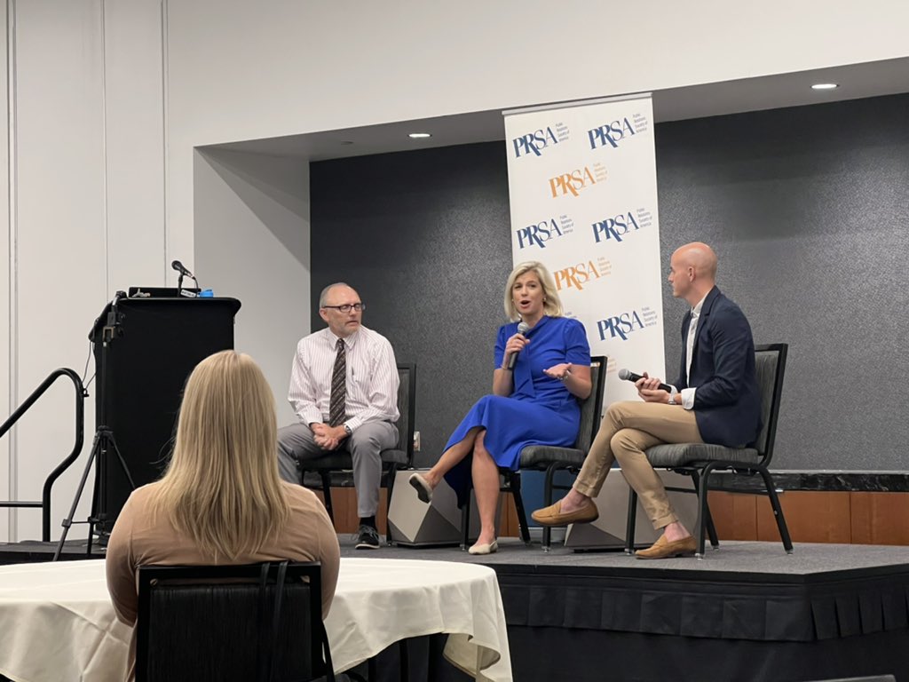 Spending the morning learning from <a href="/AmandaBarren/">AmandaBarren</a> &amp; <a href="/JeffJenkinsMN/">Jeff Jenkins</a>! <a href="/RADbradharris/">Bradley Harris</a> is asking the questions we PR folks all want to know 🎤