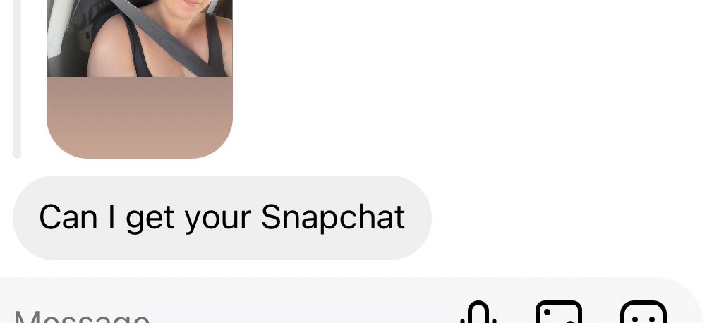 annaMFeddd's tweet photo. all I do is slander Snapchat on all social media platforms and yet……be fucking for real 😂😂 https://t.co/X9Go6nlP5Z