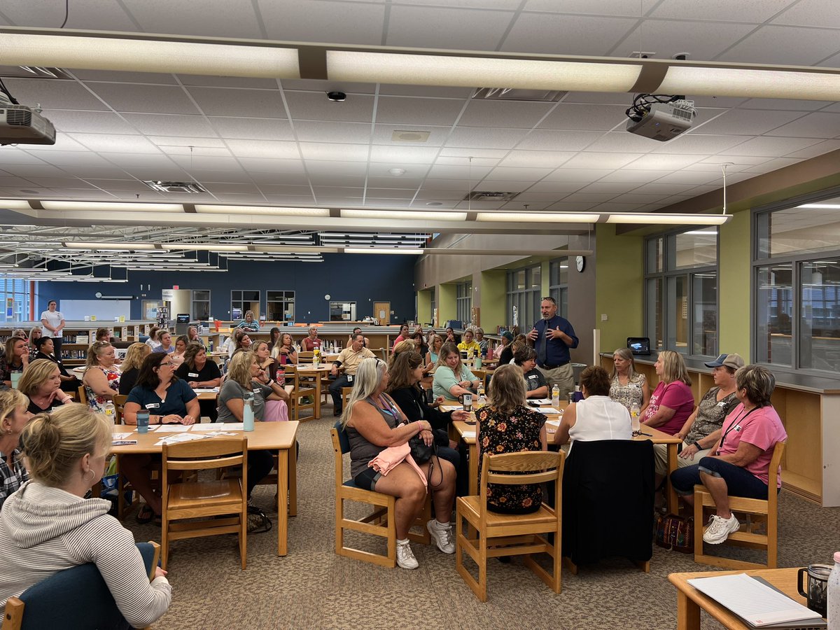 Great start to the morning welcoming back the food service staff of ISD728. These folks keep our kids fed so they have the fuel to learn! A great group of dedicated professionals! @bittmand <a href="/ISD728/">ISD 728</a>