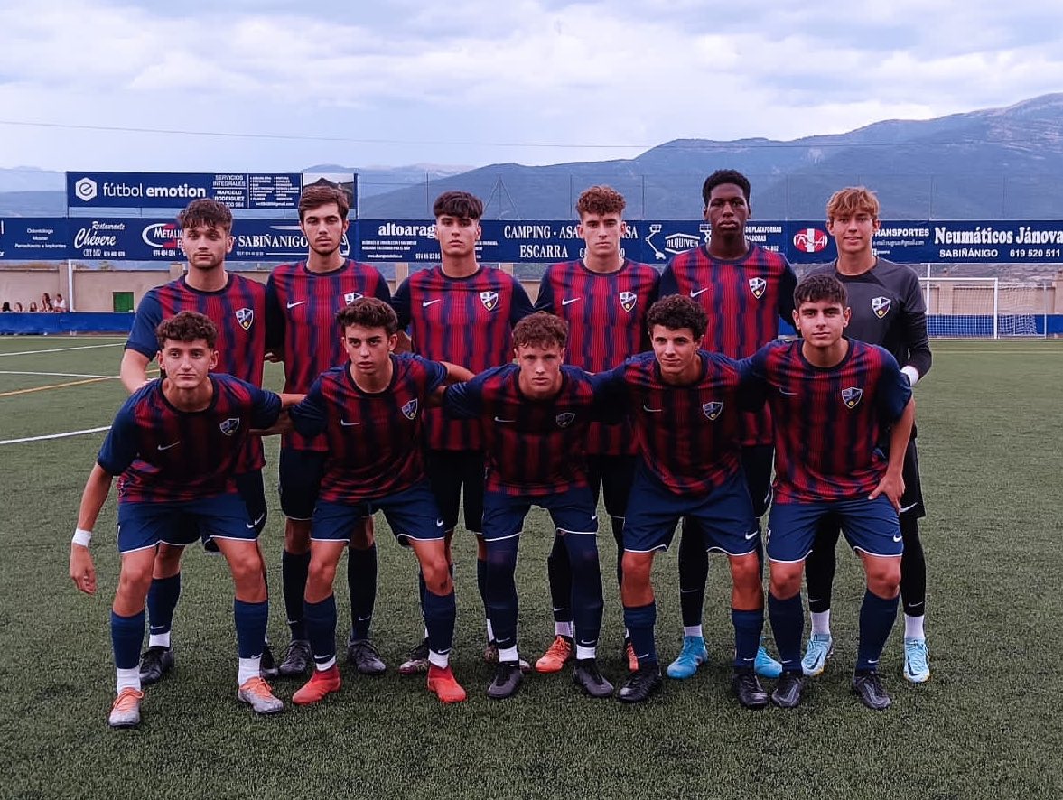 FundAlcoraz's tweet photo. ❌ El Juvenil B cayó ante @ADSabi (5-0).

Los azulgranas pelearon en la primera mitad, donde tuvieron la oportunidad de ponerse por delante en un penalti fallado. En la segunda llegaron los goles. Aún así, ¡Buen partido ante un equipo de Preferente!

#CanteraSDH 🔵🔴 https://t.co/AoVAO4Nsst