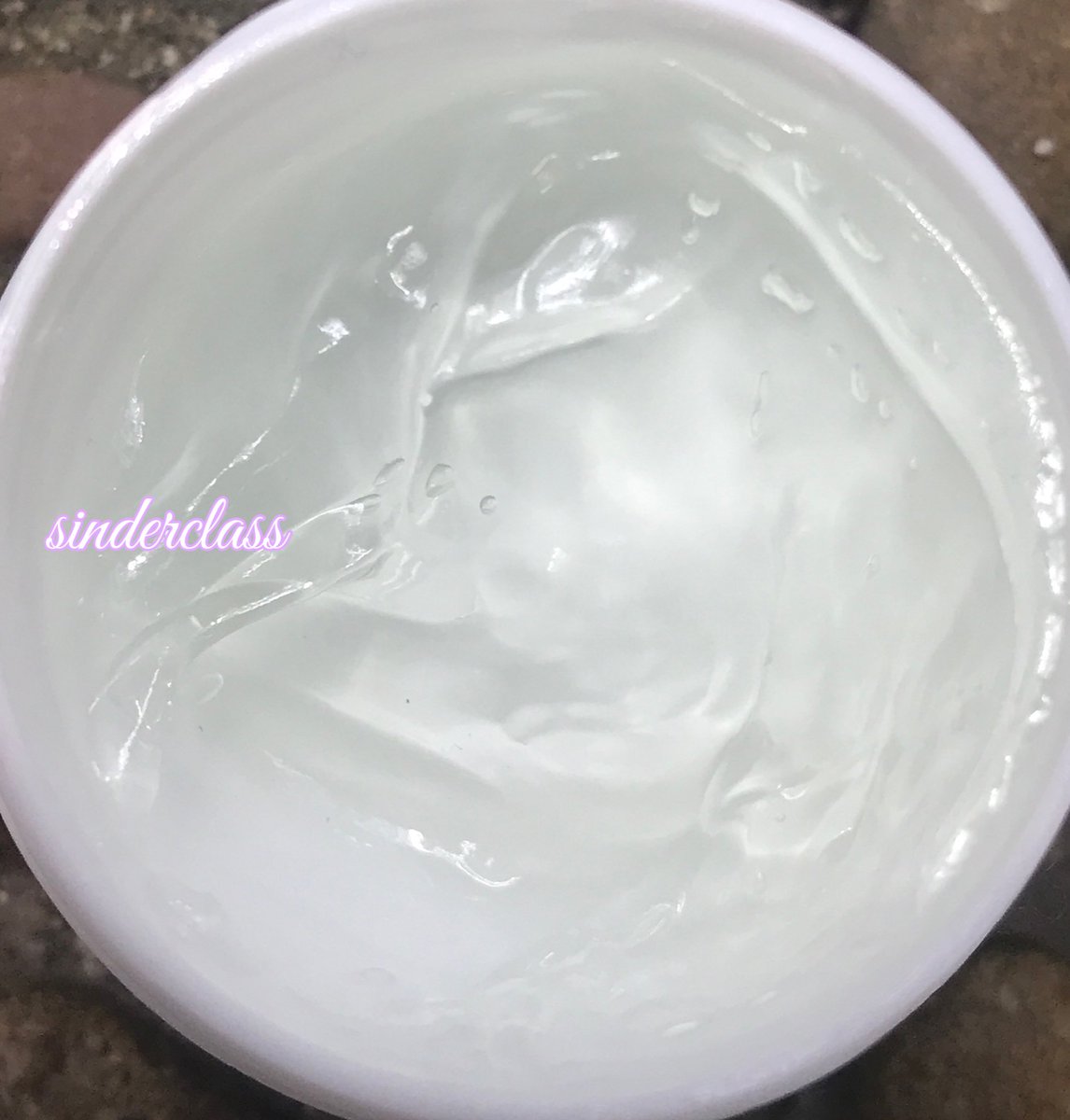 sinderclass's tweet photo. Yuhuuu 👀 siapa yang punya permasalahan kulit berjerawat? pas banget nih aku mau kenalin Acne Series Night Serum Gel dari @LindkaBeauty 

Yuk simak review dibawah ini ⤵️ 
#racuninskincare https://t.co/Ay7FMU95V6