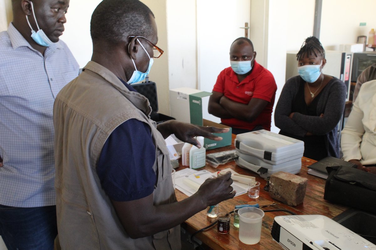 faosfsafrica's tweet photo. Thanks to @euinzim funding FAO is strengthening the capacity for science based food inspection in Zimbabwe 🇿🇼.

45 food inspectors are being trained on how to use Food Inspection Kits and Rapid test kits to test for Aflatoxins B1, Salmonella, E.coli and Listeria in food. https://t.co/yE8cKYBdzc