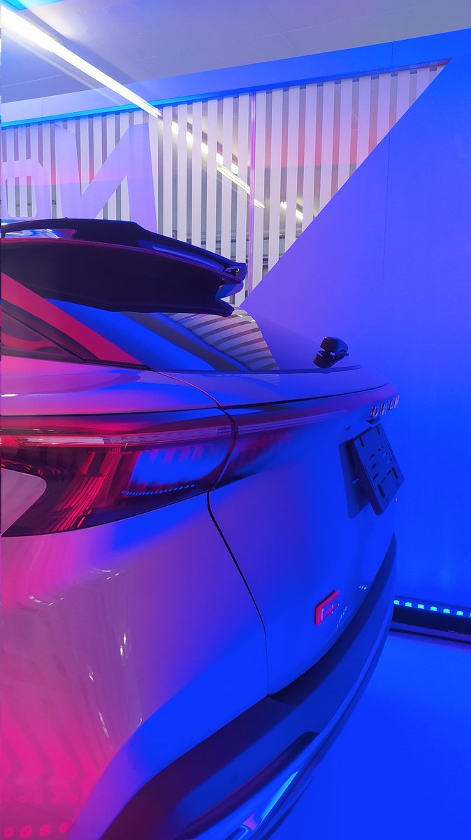 cars_pixels's tweet photo. Chery South Africa will preview a left-hand drive Omoda 5 which is the brand's compact crossover SUV. It's powered by a 1.6L turbopetrol engine making 145 kW/290 Nm of torque and paired to a 7-speed dual-clutch transmission.

#FOM2022 #FestofMotoring https://t.co/mVBhj6ftb5