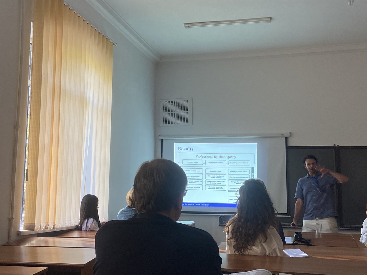 xiaomei_wei's tweet photo. #ECER2022 Presentation: Lecturers’ perceptions of their professional agency. Presenter: Max Kusters. https://t.co/tdHgS4lIhP