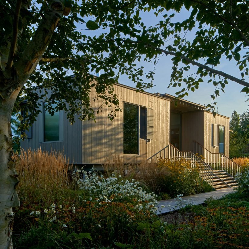dezeen's tweet photo. .@KnoxBhavan created the flood-resilient March House on the banks of the River Thames: https://t.co/A8HdOysQCE https://t.co/BxgJoktt3U