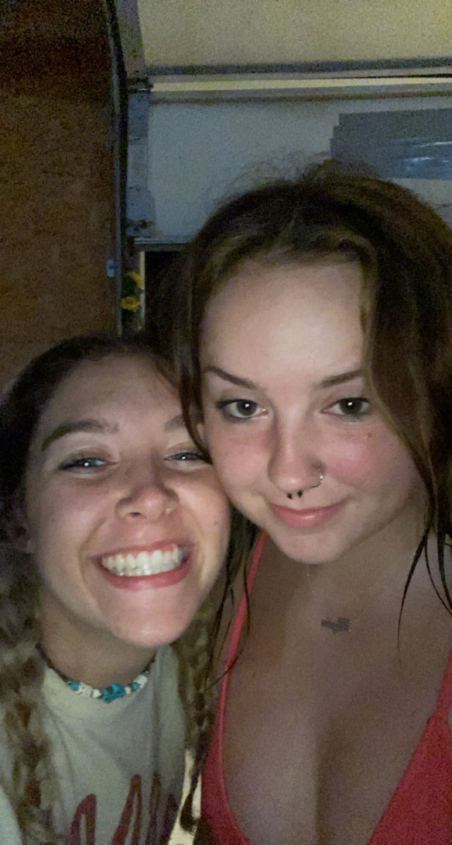 hayliejaide's tweet photo. r.i.p to summer, and the beach, and the heat, and swimming, and kennedy, and brenna, and skylar, and daytime. i hate ohio https://t.co/ymlr0kwipb