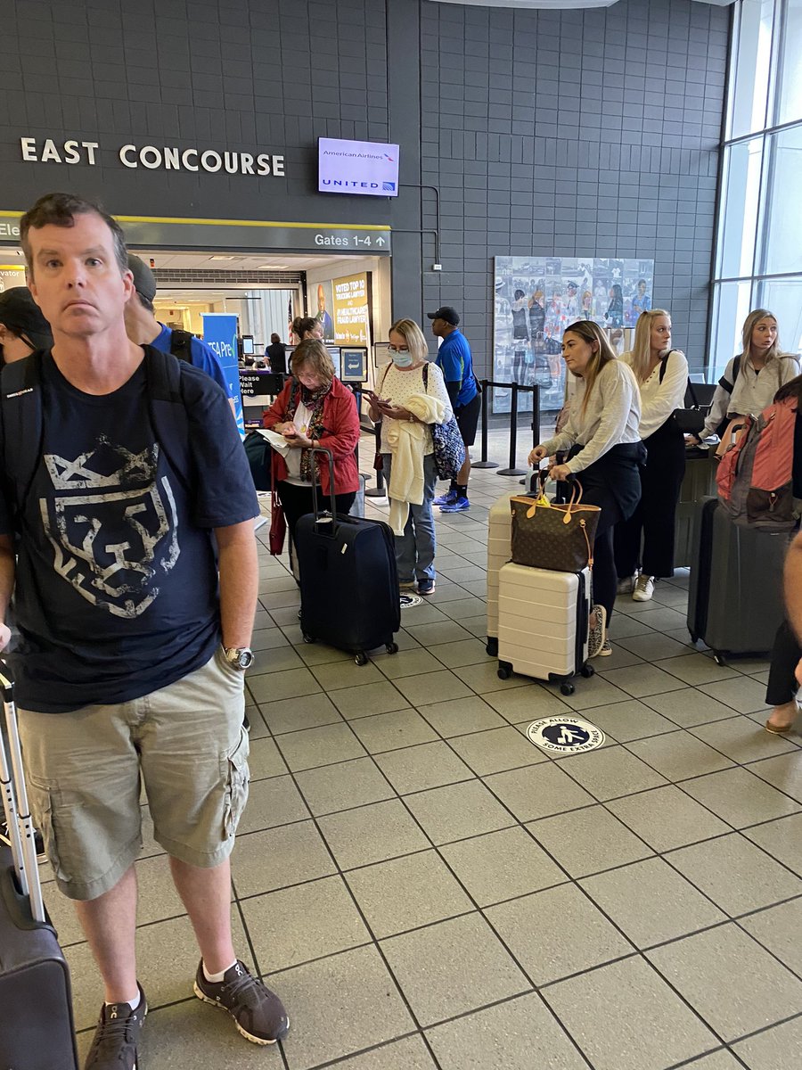 neysamae05's tweet photo. @AmericanAir what’s going on in Jackson, MS. We’ve been waiting almost 30 minutes and no one has showed up to check us in. The line is backed out the door. 😬 This confirms for me that I’m an exclusive @Delta snob. https://t.co/iXLDzjxax7