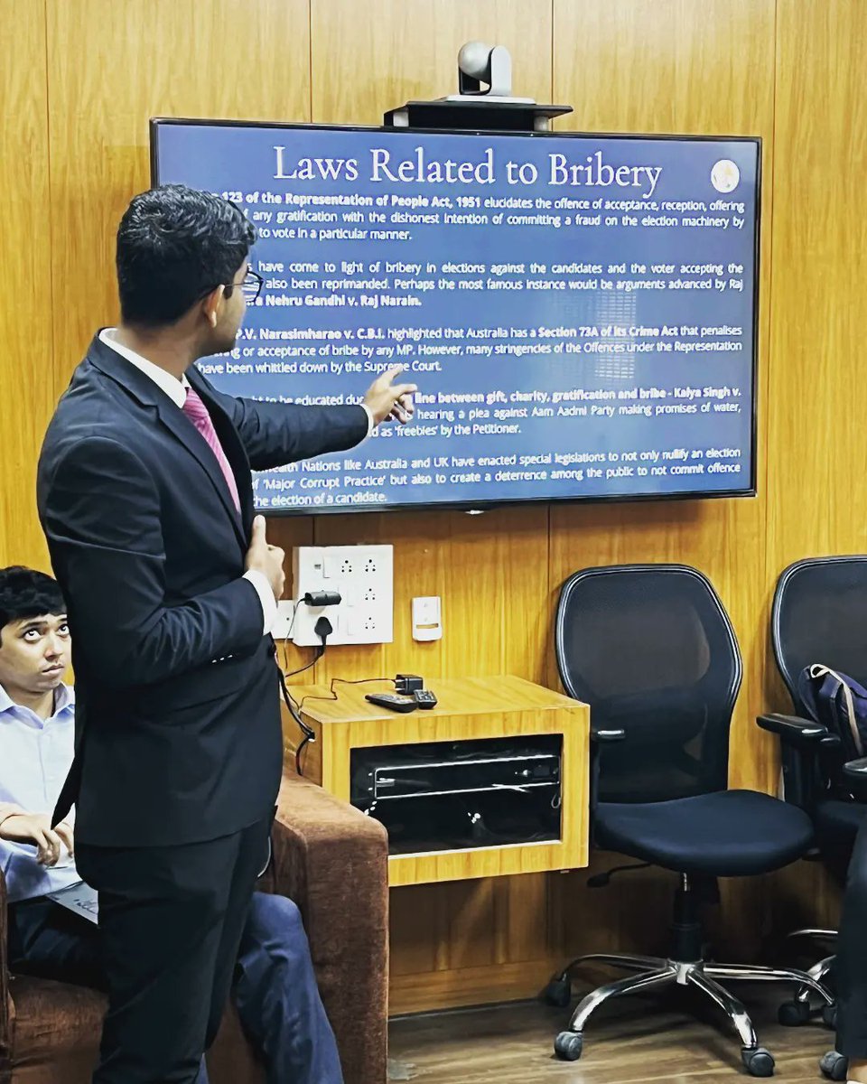 Barm_E_'s tweet photo. Discussed at length with the @CEO_Maharashtra the laws pertaining to Major Corrupt Practices under the Representation of People's Act, 1951 and other legislations punishing Election Malpractices and the solutions to curb the same. @MYP_ORG @chaitanyavotes 
#ElectionTwitter https://t.co/NkqfyQpenF