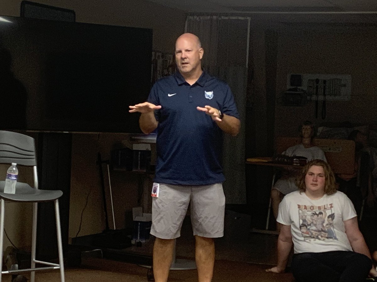 amclainoatc1's tweet photo. @RoadrunnersOATC want to thank Coach Sabeth @OlatheWestOwls for sharing the importance of knowing CPR. Amazing story, great lessons shared, genuine heart &amp; love for students. Thank you…absolutely inspirational!
@Jbarnumoatc #opsfortheirfuture https://t.co/6mArJqULS4