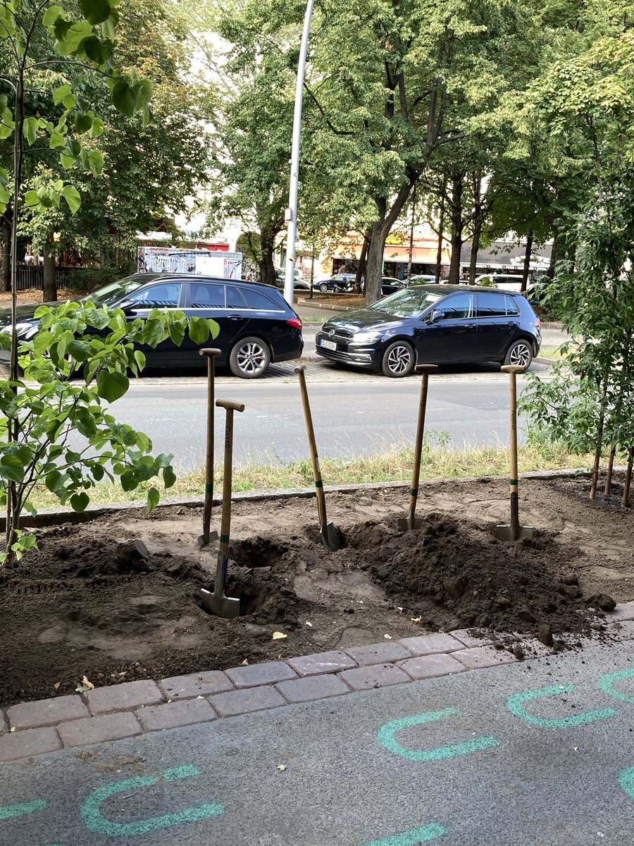 Radbahn Berlin (@radbahn) on Twitter photo Symbolischer Spatenstich zum Reallabor Radbahn mit <a href="/BVG_Kampagne/">Weil wir dich lieben</a>, <a href="/annika_gerold/">Annika Gerold</a>, <a href="/CanselK/">Cansel Kiziltepe</a>, <a href="/CargoBikeJetzt/">cargobike.jetzt</a> & <a href="/radbahn/">Radbahn Berlin</a>. Jetzt wird gebaut! Symbolischer Spatenstich zum Reallabor Radbahn mit <a href="/BVG_Kampagne/">Weil wir dich lieben</a>, <a href="/annika_gerold/">Annika Gerold</a>, <a href="/CanselK/">Cansel Kiziltepe</a>, <a href="/CargoBikeJetzt/">cargobike.jetzt</a> & <a href="/radbahn/">Radbahn Berlin</a>. Jetzt wird gebaut!
