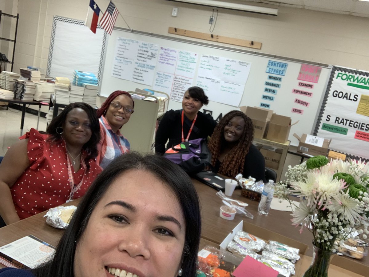 My 8th grade team made me feel so loved today!💕❤️🎉 This is the kind of family I have at Shotwell! <a href="/ShotwellMS_AISD/">Shotwell Middle School - Aldine ISD</a>