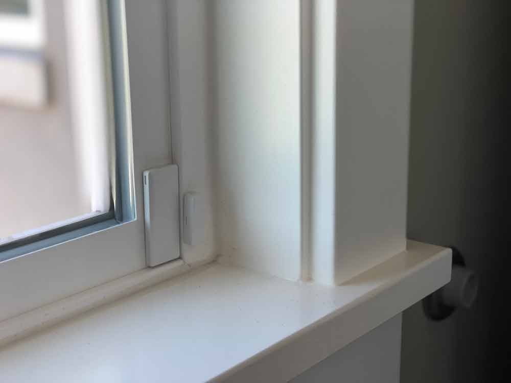 AHA_SmartHomes's tweet photo. Qolsys sensors automatically adjust the power of their signals to the panel so that they don't waste the battery. This dramatically extends the life of the battery, so you have to buy fewer replacements. Clever, huh! https://t.co/6lXp6C1pP1