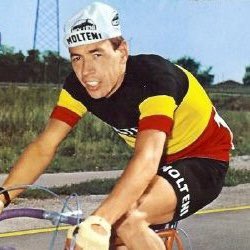 jtheunis10's tweet photo. Herman Vanspringel. Grote meneer. 💫
#RIP #Vanspringel #wielrennen #koers https://t.co/B5gytNtWZG
