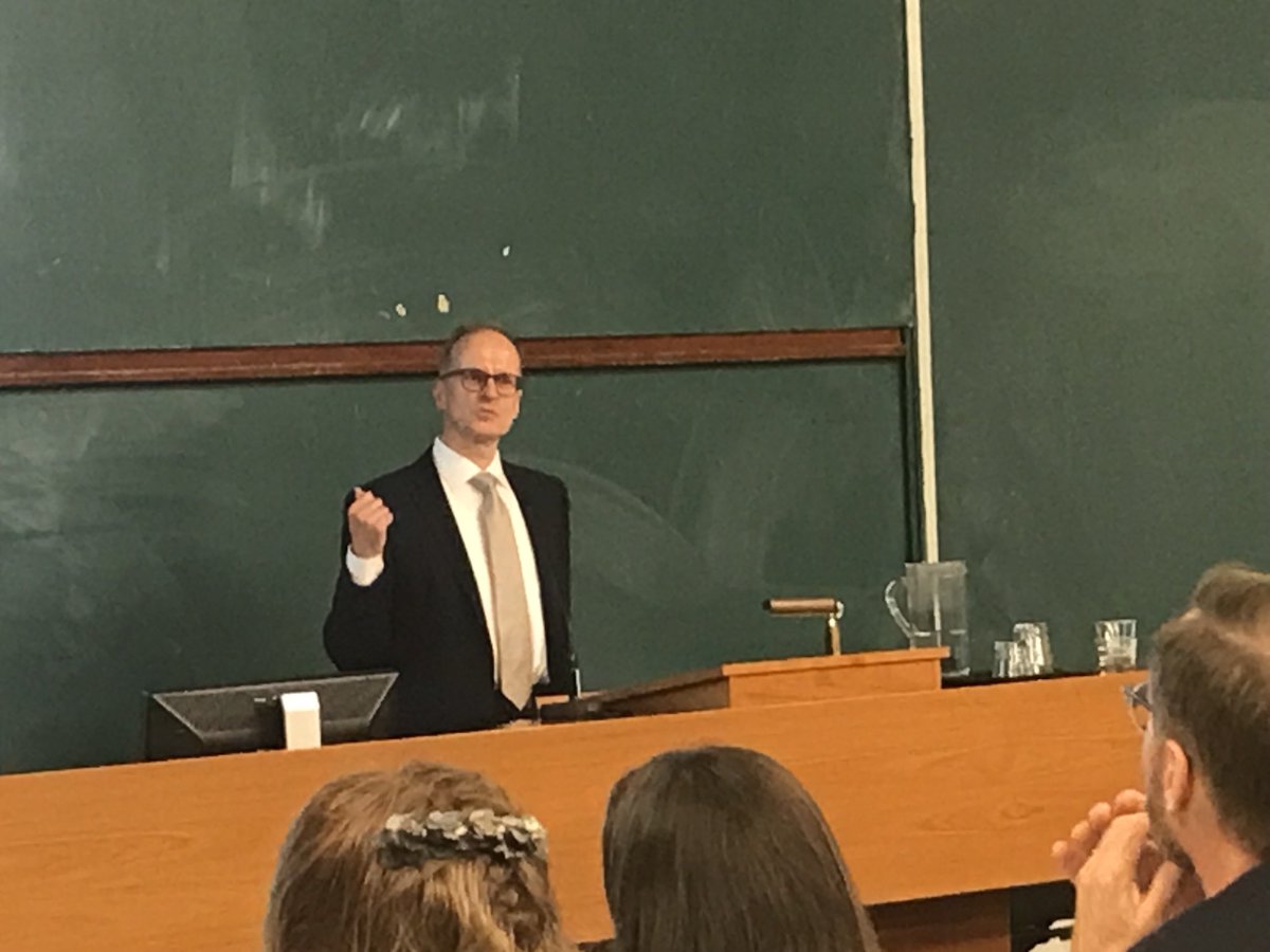 HelenaKK0's tweet photo. Mitkä ovat yleisimmät professuurien nimikkeet oikiksissa? ⁦@tapiomaatta⁩ kertoo, että ympäristöoikeus on jaetulla  ensimmäisellä sijalla! Yhteensä 13 professuuria vähän eri nimikkein. #SYS40 ⁦@SYSry⁩. https://t.co/t5RTyJj7KP