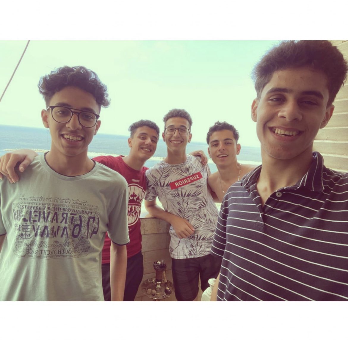 محدش فيهم هيشوف التويتة بس دول عشرة عمري واعز خلق الله عليا بعد اهلي ❤️
