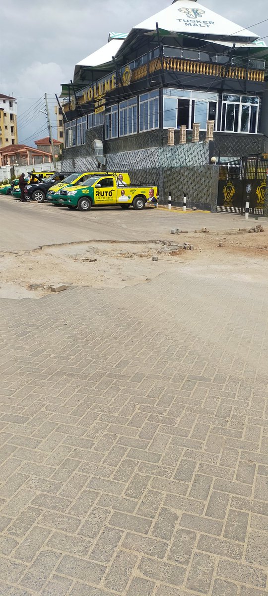 BifwoliT's tweet photo. Cycling the Shanzu loop is a nightmare. Right Infront of @MikeSonko @TourismMombasa Club Volume... Can someone fix this? @AndShanzu @SonkoRescueTeam ... Very humble appeal. https://t.co/lnuhxnlpwB