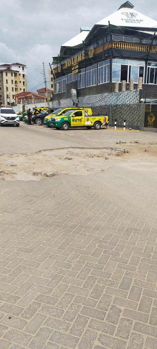 BifwoliT's tweet photo. Cycling the Shanzu loop is a nightmare. Right Infront of @MikeSonko @TourismMombasa Club Volume... Can someone fix this? @AndShanzu @SonkoRescueTeam ... Very humble appeal. https://t.co/lnuhxnlpwB