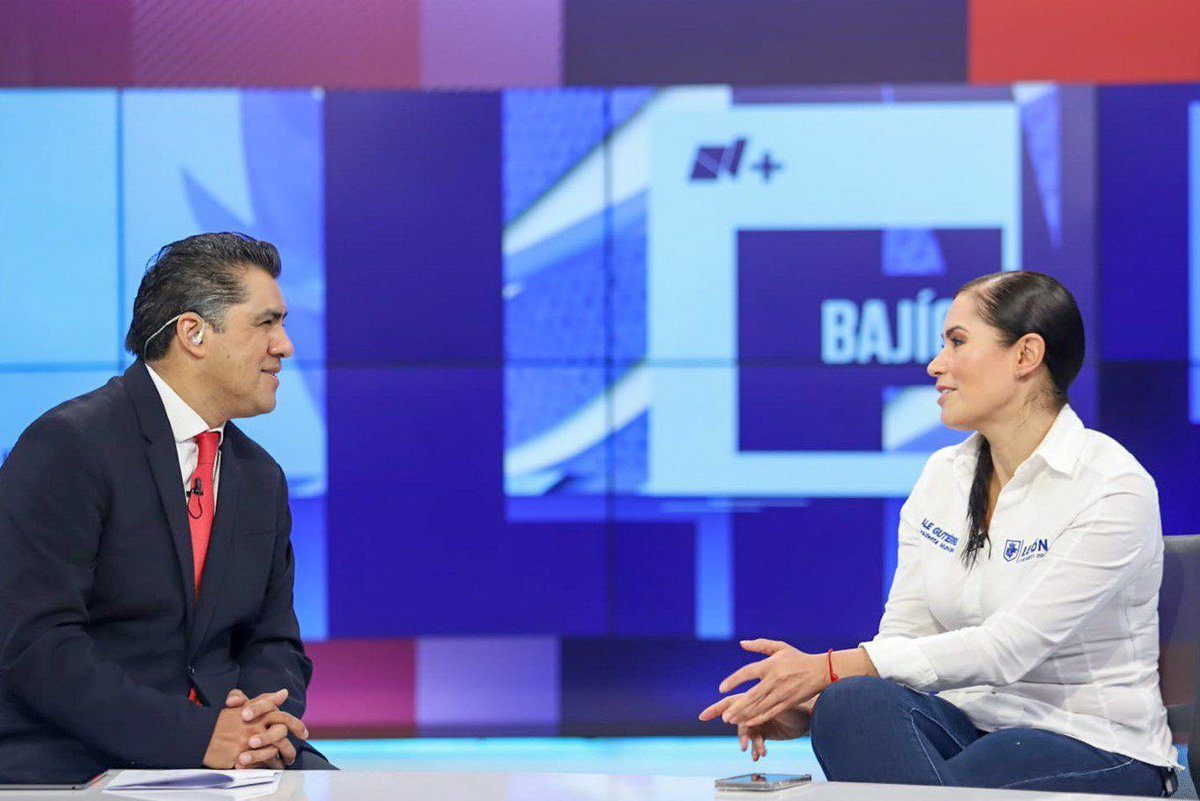 AleGutierrez_mx's tweet photo. Desde muy temprano☀️ comenzamos con gira de medios  para platicar  sobre las obras con sentido social para nuestra ciudad.

Agradecemos a @JorgeRobledo1 el espacio en @nmasbajio para compartir con los leoneses las acciones con las que estamos construyendo el futuro de #León🦁. https://t.co/MMmfku1pV8