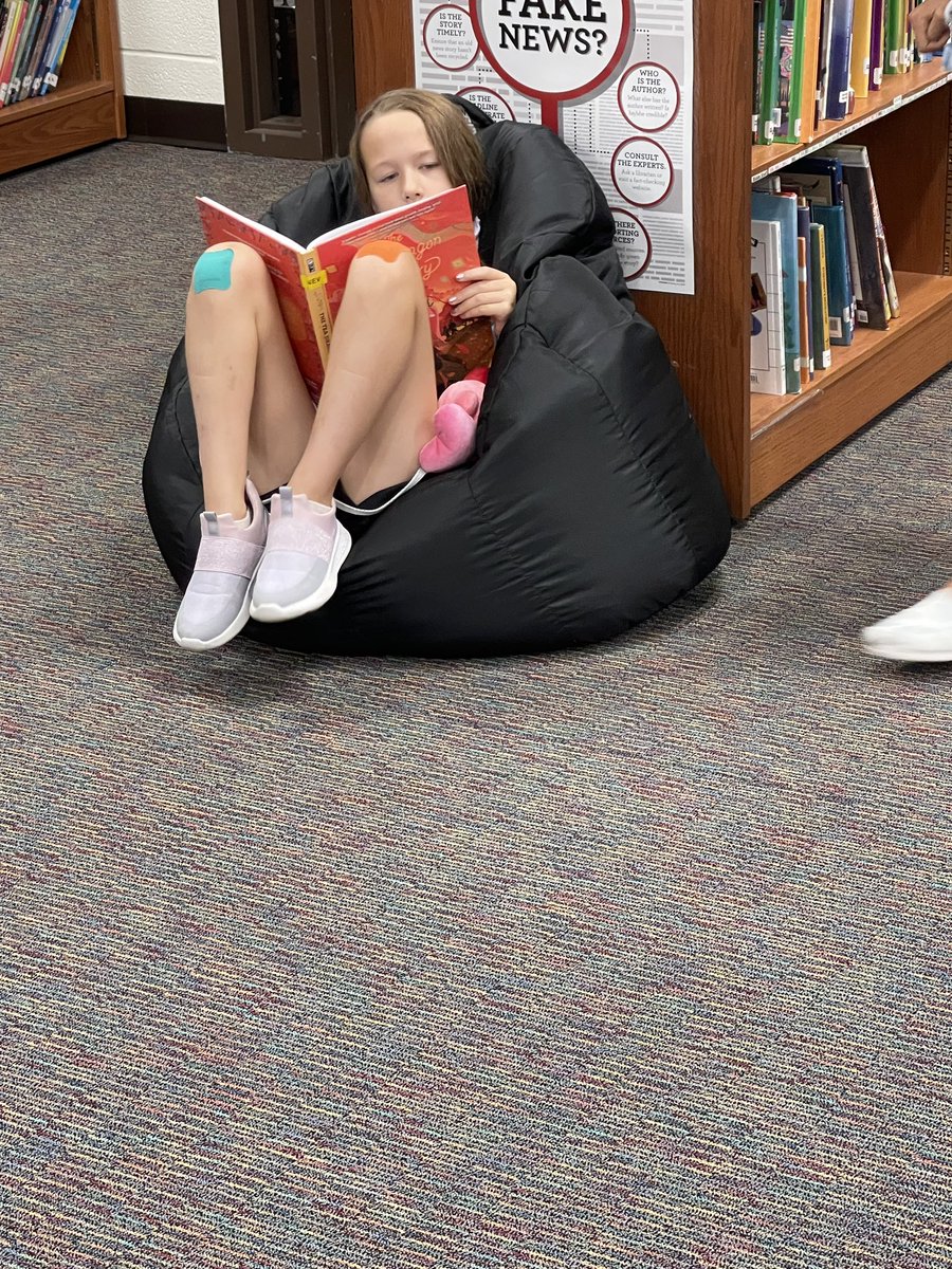 MrsHalesClass's tweet photo. First Library day! We will read here and there and everywhere. #HaleHerd #WeAreChelsea https://t.co/dPnlX8JvfI