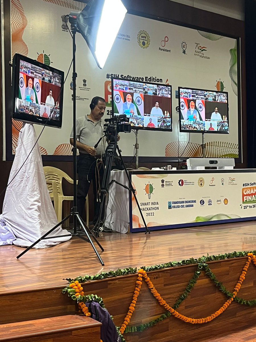CGCPunjab's tweet photo. Interaction with Hon'ble Prime Minister of India Shri Narendra Modi begins! #SmartIndiaHackathon2022 #NodalCentre #CECCGCLandran #SIH2022 #SoftwareEdition @PMOIndia @narendramodi @SIH2022_MIC @EduMinOfIndia @AICTE_INDIA @PIBHRD @abhayjere @mohitgambhir https://t.co/MmH658DDph